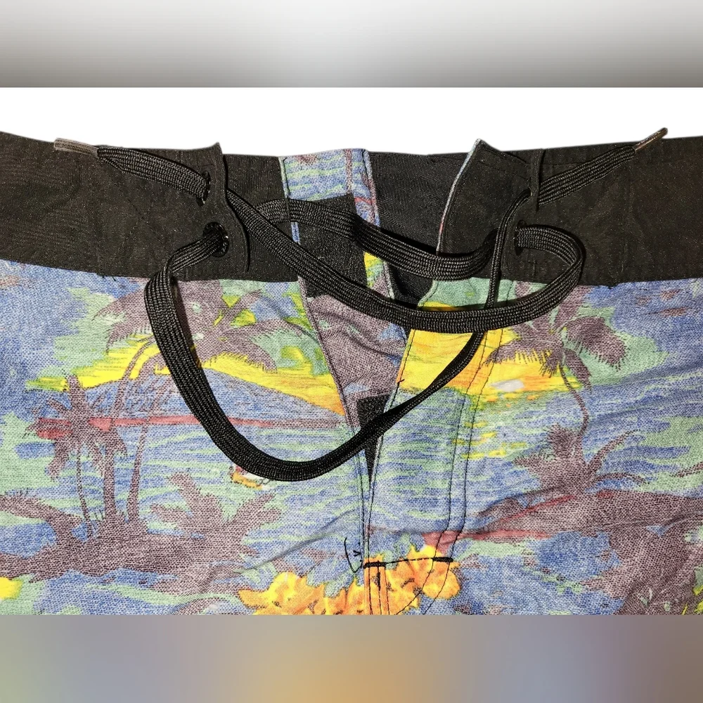 Ezekiel Men's Tropical Print Board Shorts/Swim Trunks (Unlined) Size 33